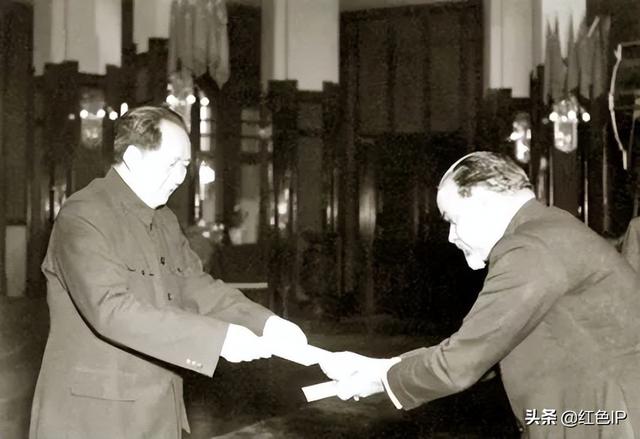 军人走上没有硝烟的战场——新中国第一批外交官纪实（一）