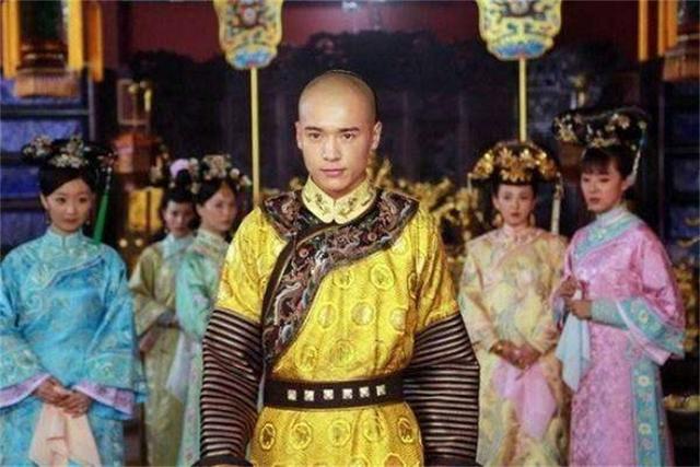 顺治只活了23岁，并且只宠爱董鄂妃，那他14个孩子都是谁生的