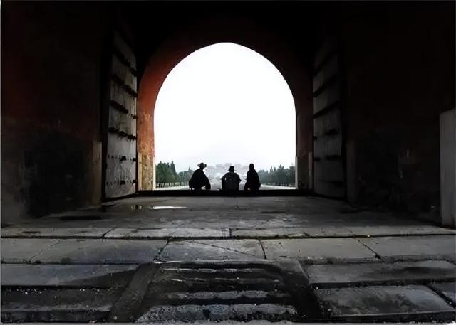 清朝亡了111年，至今为何还有人守皇陵，谁来发工资？他们是谁？