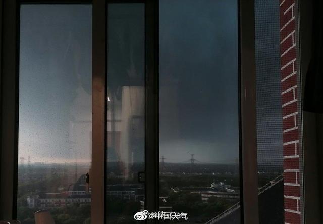 上海将迎11级大风雷暴冰雹，局部或有龙卷风灾害