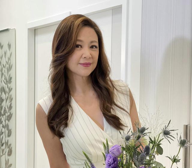 王羽因呼吸衰竭离世！女儿王馨平买不到机票，未能见父亲最后一面