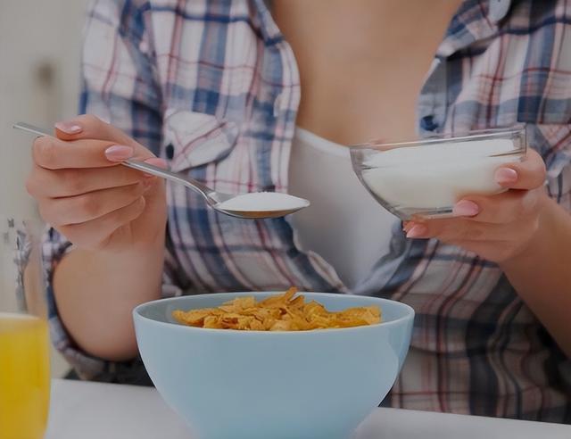 “吃得少，活得久”？饭量越小，衰老速度越慢吗？医生说出实话