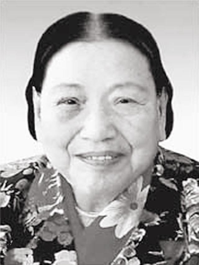 2020年，刘思齐儿子，女儿纪念主席诞辰127周年，表情严肃凝重