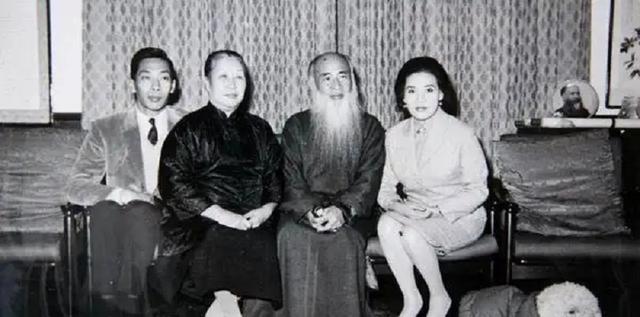 15岁嫁给张大千，相伴25年为他生下8个孩子，40岁为何坚决离婚？