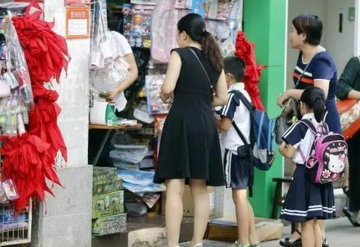 学生临近开学，家长却要“破产”？一张42万元的开学清单引发热议