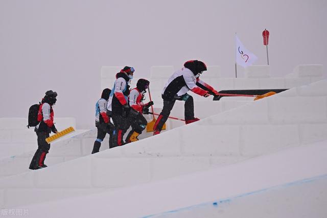 抹黑北京冬奥用“假雪”，遭奥委会和运动员打脸，为啥不用真雪？