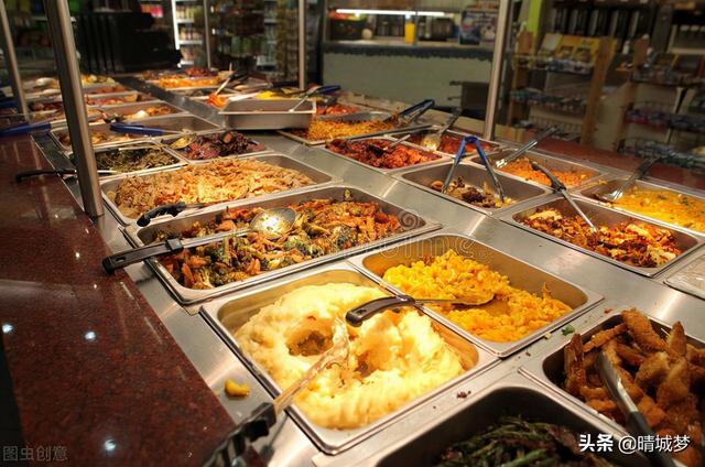 父母带儿子吃自助餐，竟把姐姐丢在门外！（身边故事）