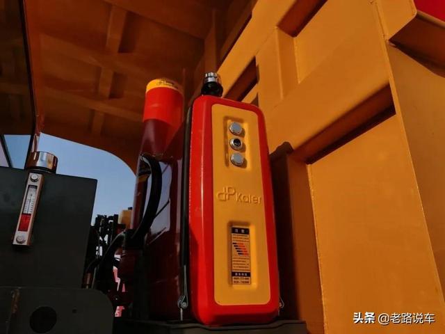 宇通宽体矿用自卸车