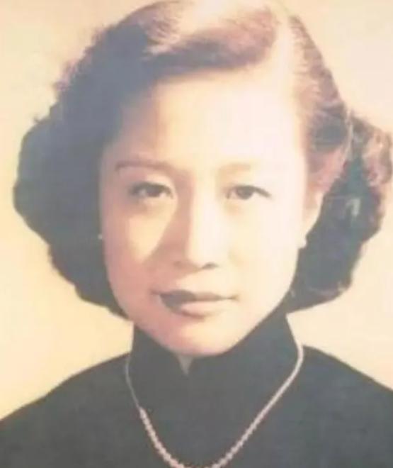 杨振宁见到杜聿明时称杜先生好，周总理笑了笑说：该叫岳父