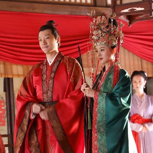 和赵丽颖离婚后，冯绍峰过得怎样了？