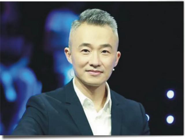 40岁 头顶的头发都白了 不想染发 有啥好办法白发变黑发吗 酷生活网