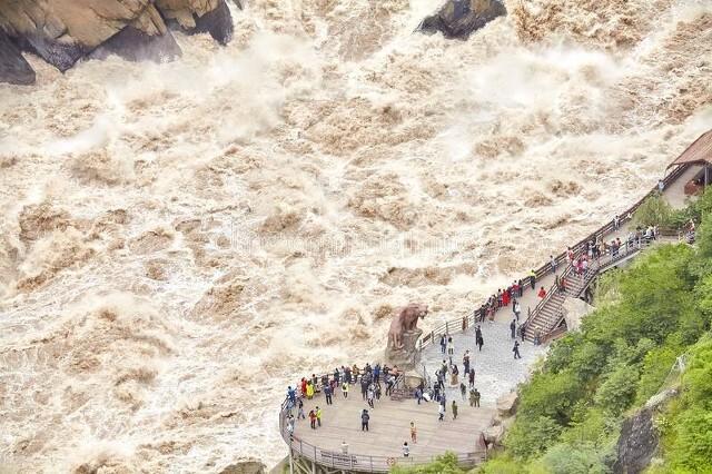 《适合七八月旅行的８座小城，景美人少既凉快又好玩，选一个出发吧》