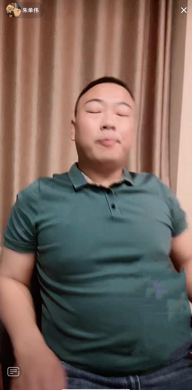 朱单伟订婚后首次直播，亲侄子侄媳出镜爆料：他为了婚礼积极瘦身