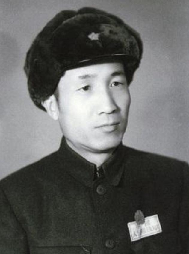 父亲去世，遗言让儿女困惑，93年中央领导称：他的身份可以解密了