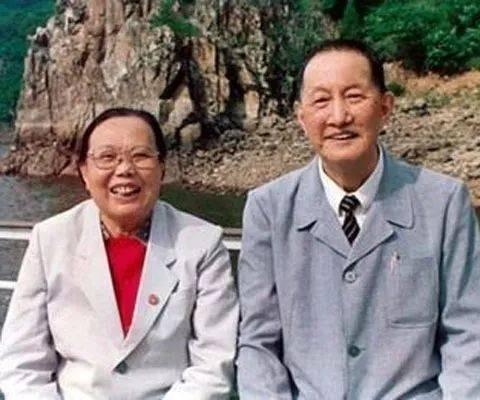 51年一女同志赴山西寻找失联12年长女：我是张文，我丈夫是洪学智