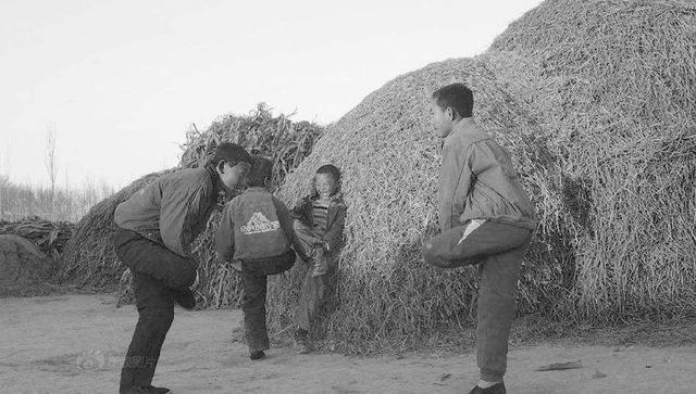 一组80年代儿童生活照，一晃就老了