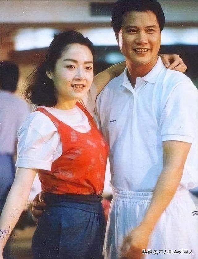 万梓良前妻上海隔离，住5千万豪宅，马伊琍为其女儿剪发