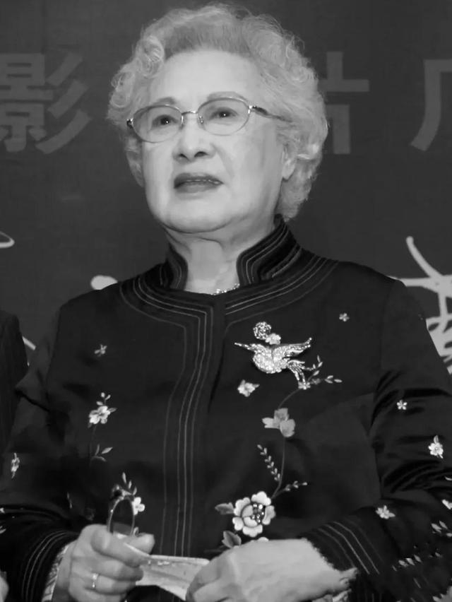 秦怡老师今天去世了 活了100岁