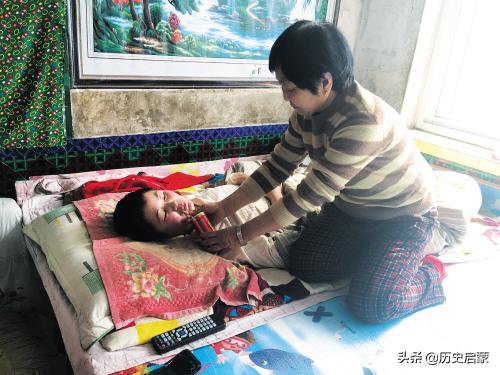 2014年美女重伤成植物人，男友借20万治疗，为何醒来却报警抓他？
