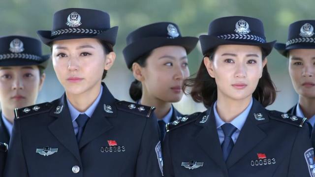 《警花与警犬》