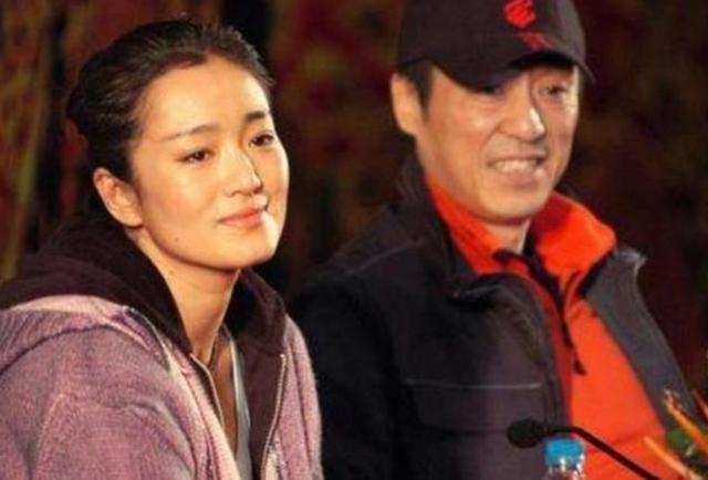 张艺谋72岁生日，陈婷晒出18岁儿子录取通知书，她真比巩俐强？