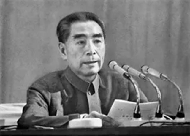1971年，毛主席在深夜中做出重大决定，催促身边的人：快打电话