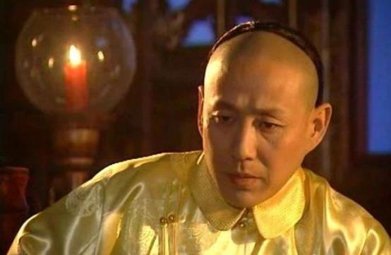 康熙第一次见到孙子乾隆时，到底发现了什么？为什么惊得放下酒杯