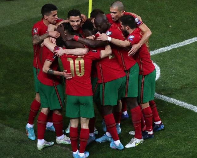 2-0！C罗挺进世界杯，大黑马倒下，曼联9000万球星爆发梅开二度