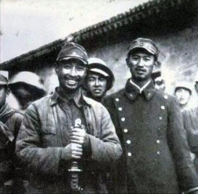 周希汉向17岁的周璇求婚，对方却不表态，陈赓拍板说：今天就结婚