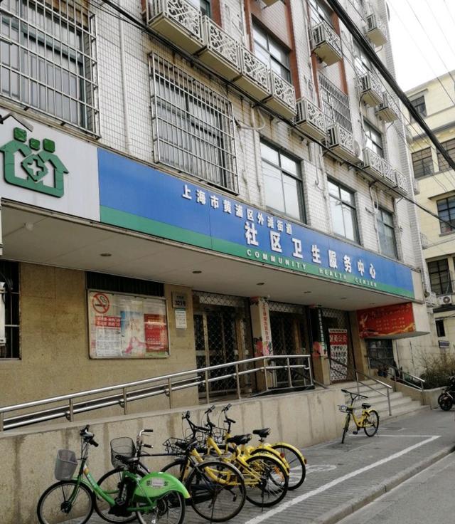 上海一医院护工暴力殴打老人，监控画面曝光，网传老人已不幸去世