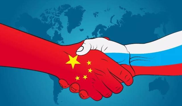 美主持人：若俄15万军队集结中俄边境中国咋办，秦刚回答充满智慧