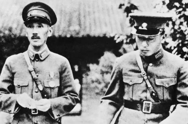 1949年，满族将军径直坐到毛主席身边，毛主席：你可算张作霖余孽
