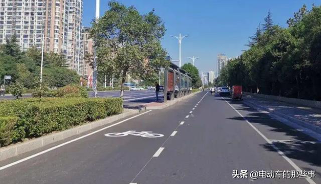 封闭电动三轮车考什么驾照（需注意电动车三轮车走哪个车道）(2)