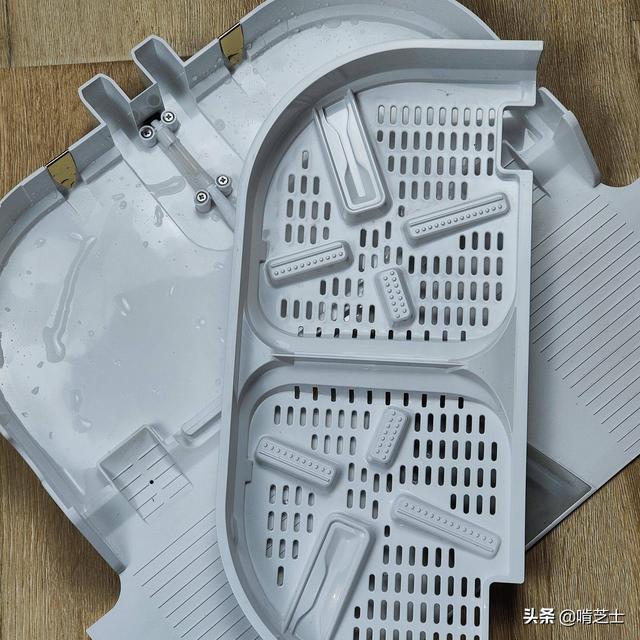 能扫，能拖，还能自动洗抹布，美的智能扫拖机器人 W11使用体验