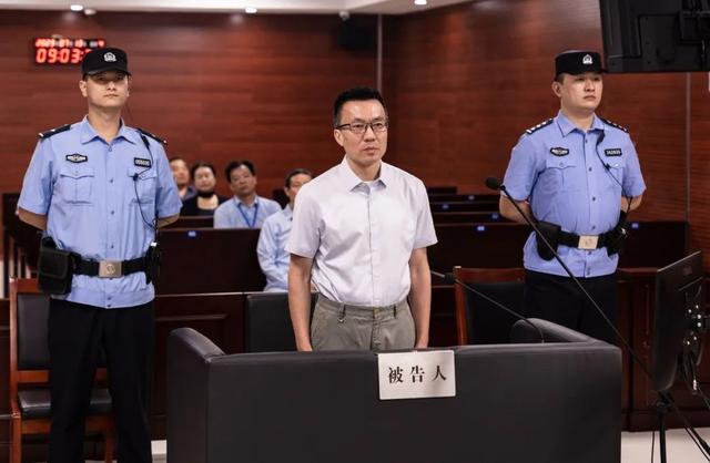 合肥市原副市长姚凯，被控受贿1.06亿