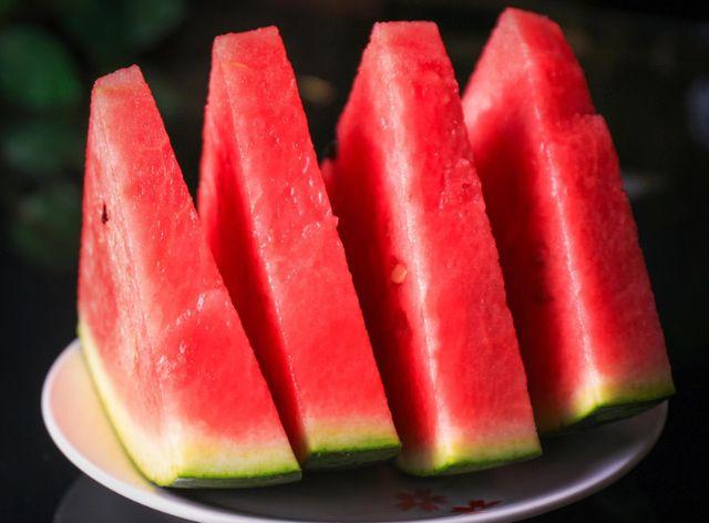 糖尿病人吃西瓜，到底是升血糖还是降血糖？今天就说清楚