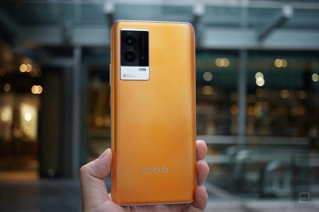 跌价1100元！12GB+256GB+120W闪充，超高性能vivo手机