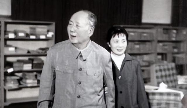 72年尼克松访华，走到伟人的住处时：像低级官员住的地方