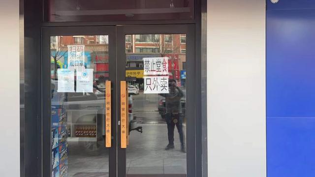 某东、某滴、某赞等巨头大裁员！员工牌堆满大箱，半层楼都空了
