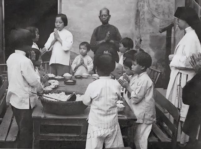 1949年，一个不识字的老汉买报纸，导致戴笠的儿子在浙江暴露