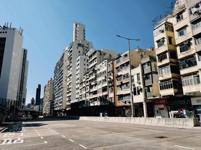香港政府终于承认现行抗疫措施失效，稳控疫情必须两个“一切”