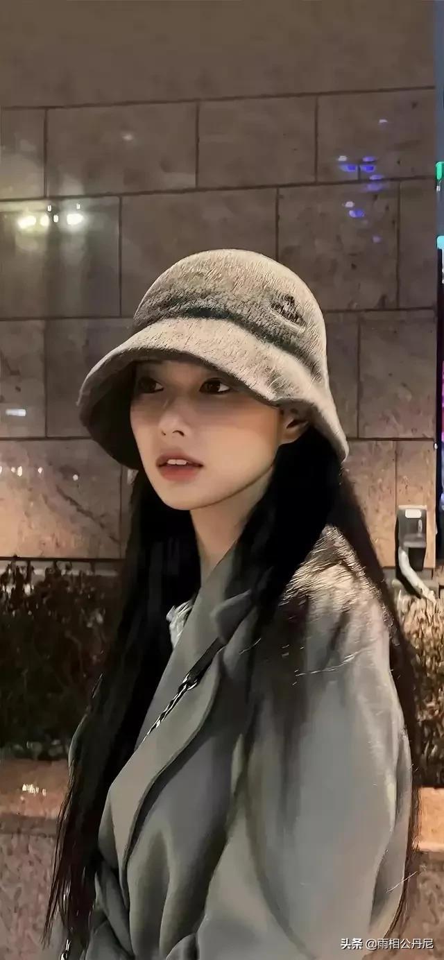 现代诗／只有夜色才配得上我