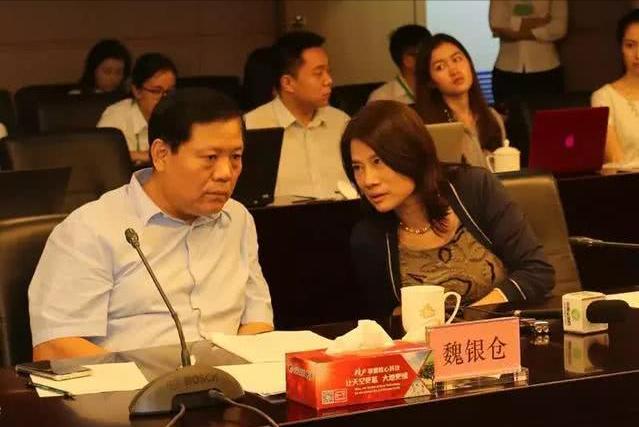 魏银仓的跑路局：忽悠董明珠为“8万亿”买单，骗走10亿跑路美国