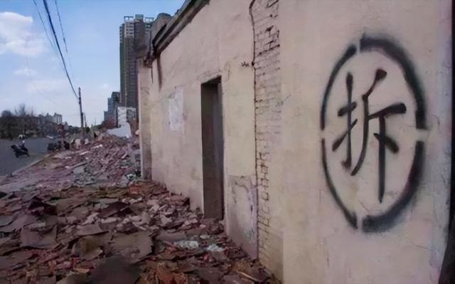 南昌一“拆迁户”，被废墟包围2年成孤岛，业主盼拆迁