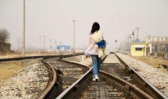 2019年，小伙奔波4000公里接重病女友：全世界放弃你，我也要救你