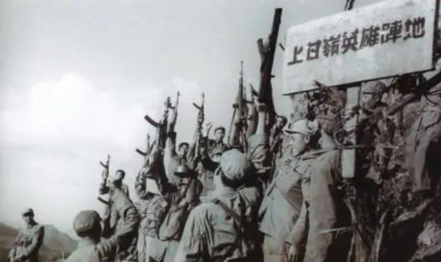 1988年邓公决定恢复军衔制，却下令：取消元帅和大将军衔！为啥？