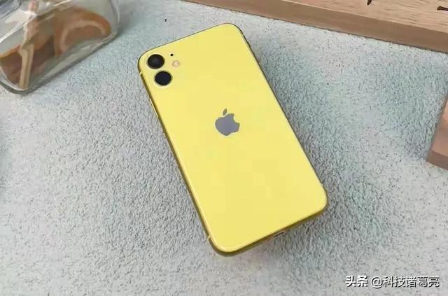 年轻人为什么不愿意换手机？得买个配置高的，赚钱不易！物尽其用