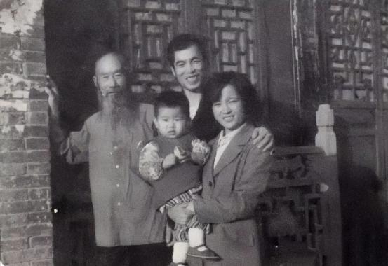 父母都是文盲的梁晓声，是如何在68岁写出了《人世间》