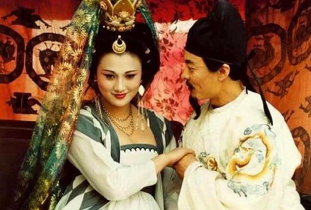 杨贵妃与安禄山互生情愫，怕被发现误打误撞发明一物，至今仍在用