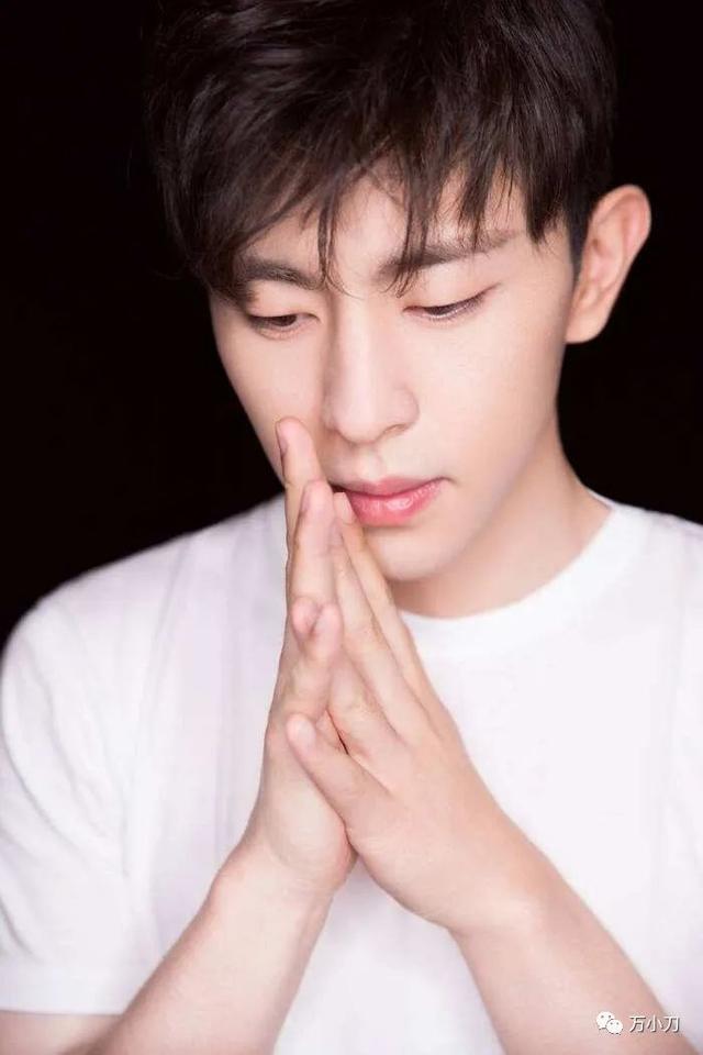万小刀：邓伦的瓜